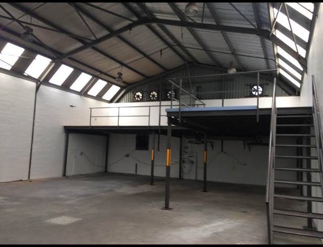 380M² FACTORY TO LET IN PAARDEN EILAND